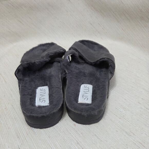 Stylus Woman's Grey Sandals with Fuzzy Foot Pads size 8 - Picture 7 of 7